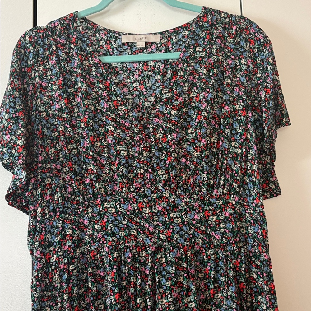 LOFT Floral V-neck Midi Dress with Pockets 18P - great for Spring!